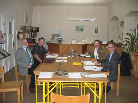 Baubiologisches Institut IBO
1982 initiertie Architekt Bammer die Landesstelle OÖ des Institutes für Baubiologie. In diesem Umfeld wurde die Idee zum Atriumhaus geboren.