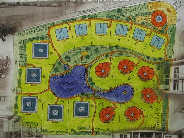 Wohnprojekt in Retz Weinviertel Niederösterreich
“Projekt Lebenskreis“ 3 verschiedene Passivhaustypen mit diversen Besonderheiten rund um den gemeinschaftlich benutzten 90m langen Badeteich zwischen Weingärten.