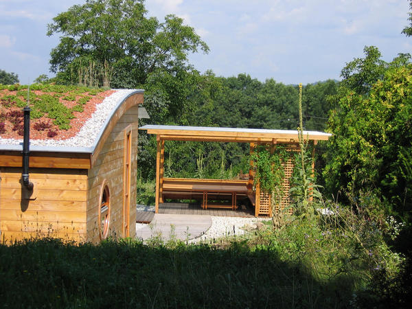 Gartenidylle im Grüngürtel von Linz
Nahe dem 13er Turm (Maximilainische Wehranlage) in der Abgeschiedenheit des Grüngürtels um Linz sollte ein Kleinod entstehen welches zum “Seele baumeln“ einlädt.