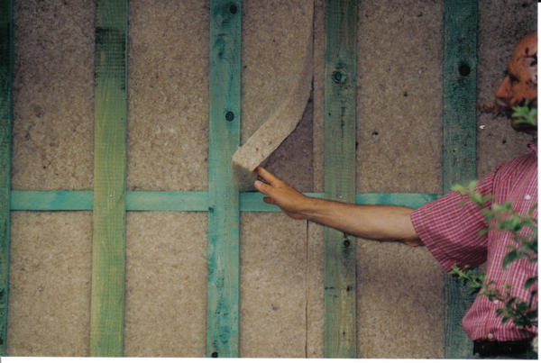 Hanf als Wärmedämmung
Von Natur aus resistent gegen Schädlinge, daher ist keine zusätzliche Chemie bei den Wärmedämmmatten nötig, um diese haltbar zu machen.