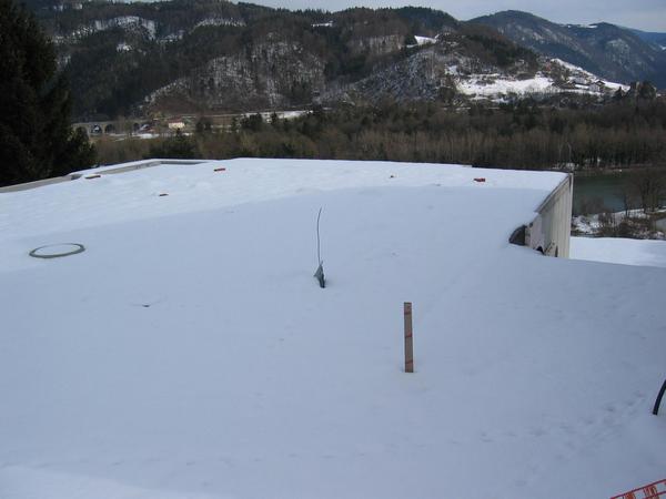 Hausbau im Winter bei Schnee
Holzhäuser sind geeignet auch im Winter gebaut zu werden. Das gibt dem Bauherrn mehr zeitliche Planungsfreiheit und kürzere Fertigstellungstermine.